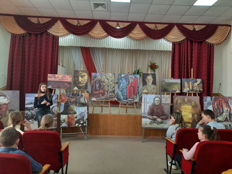 Выставка Старооскольского художественного музея &quot;Живи и помни&quot;.